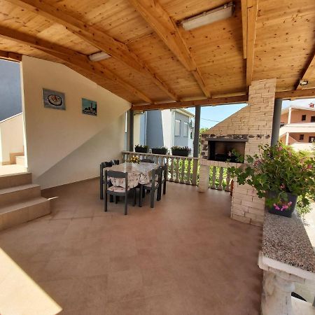 Apartman Ana Stinjan Luaran gambar