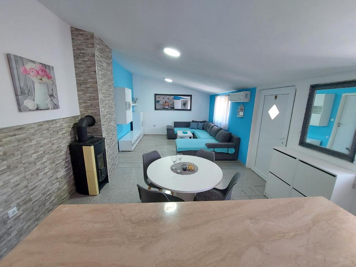 Apartman Ana Stinjan Luaran gambar